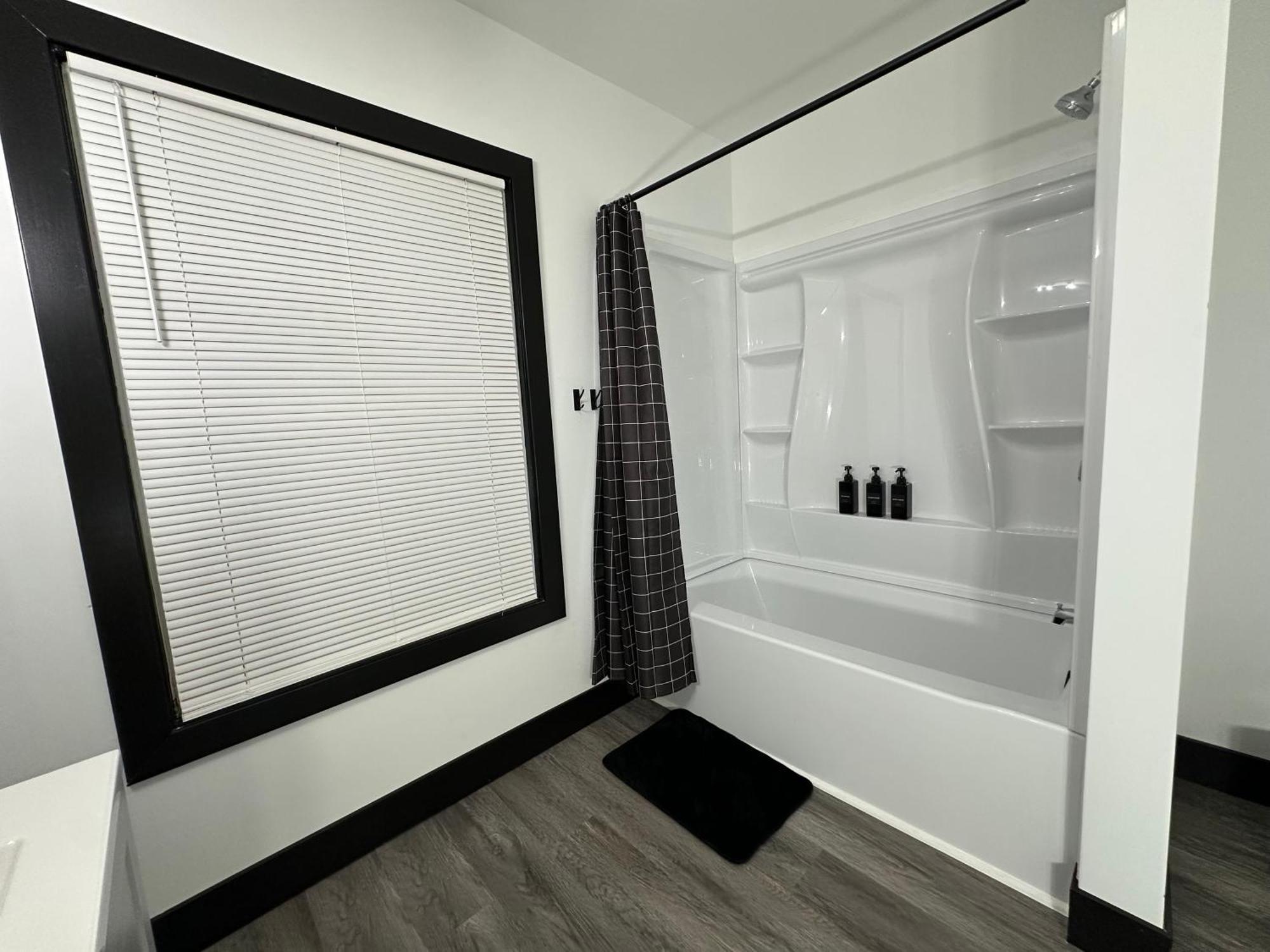 Apartment Fully Renovated Modern 4bedroom 3bath Close To Downtown Fully Furnished