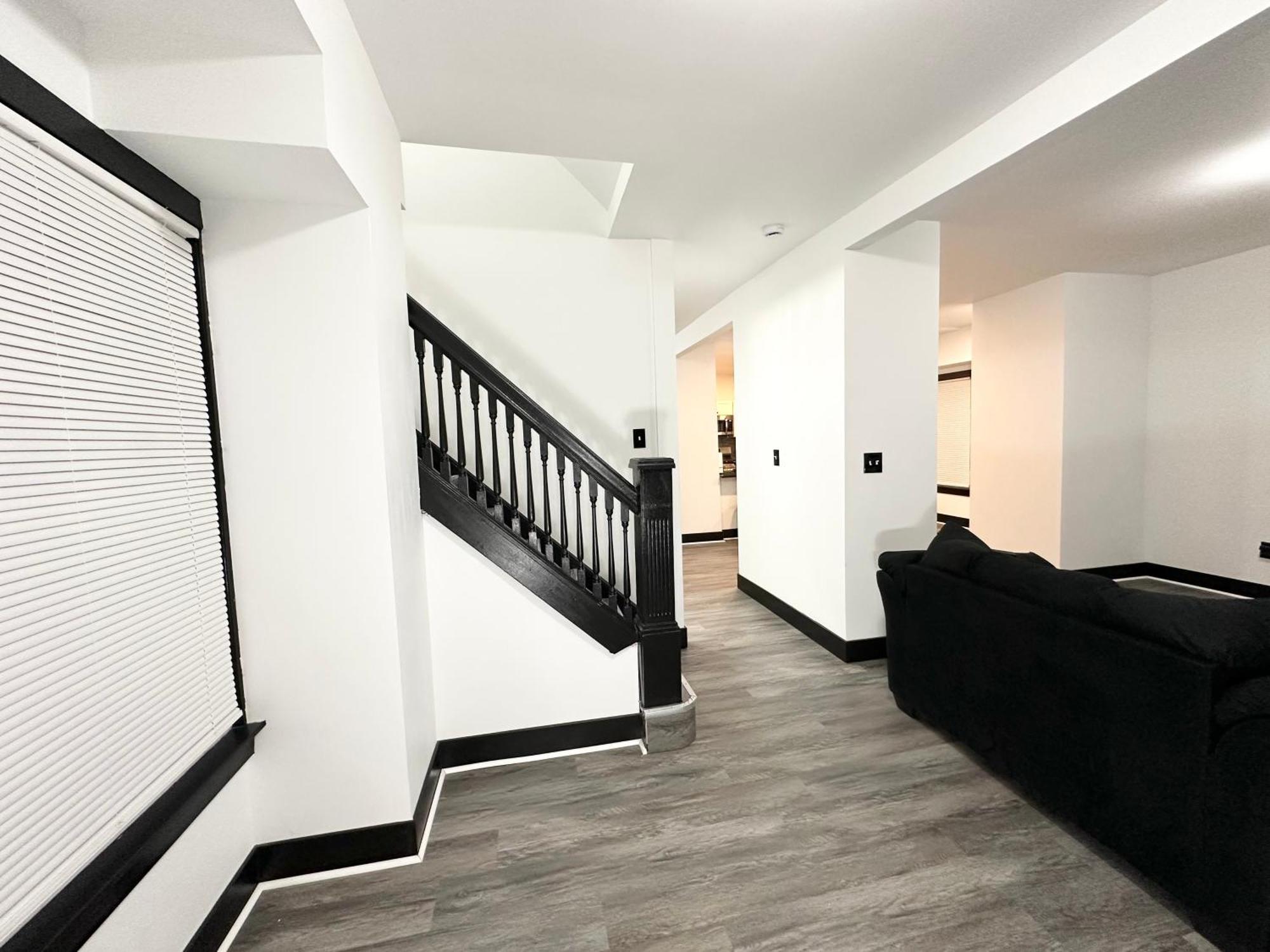 Fully Renovated Modern 4bedroom 3bath Close To Downtown Fully Furnished Apartment Cleveland