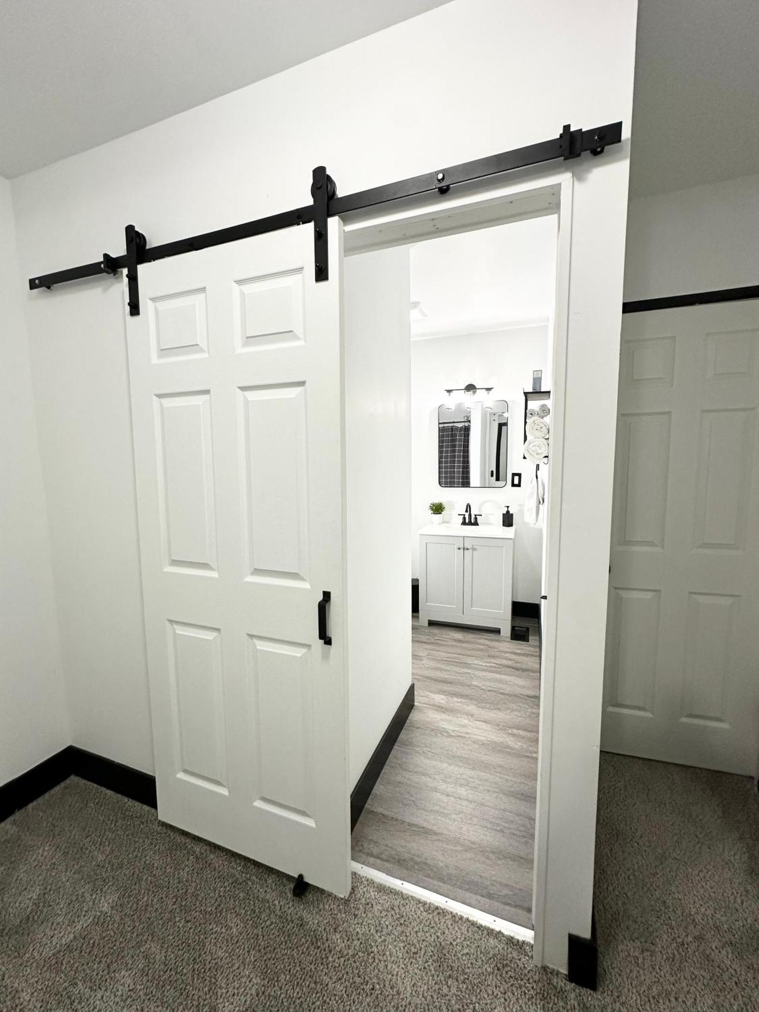 Fully Renovated Modern 4bedroom 3bath Close To Downtown Fully Furnished