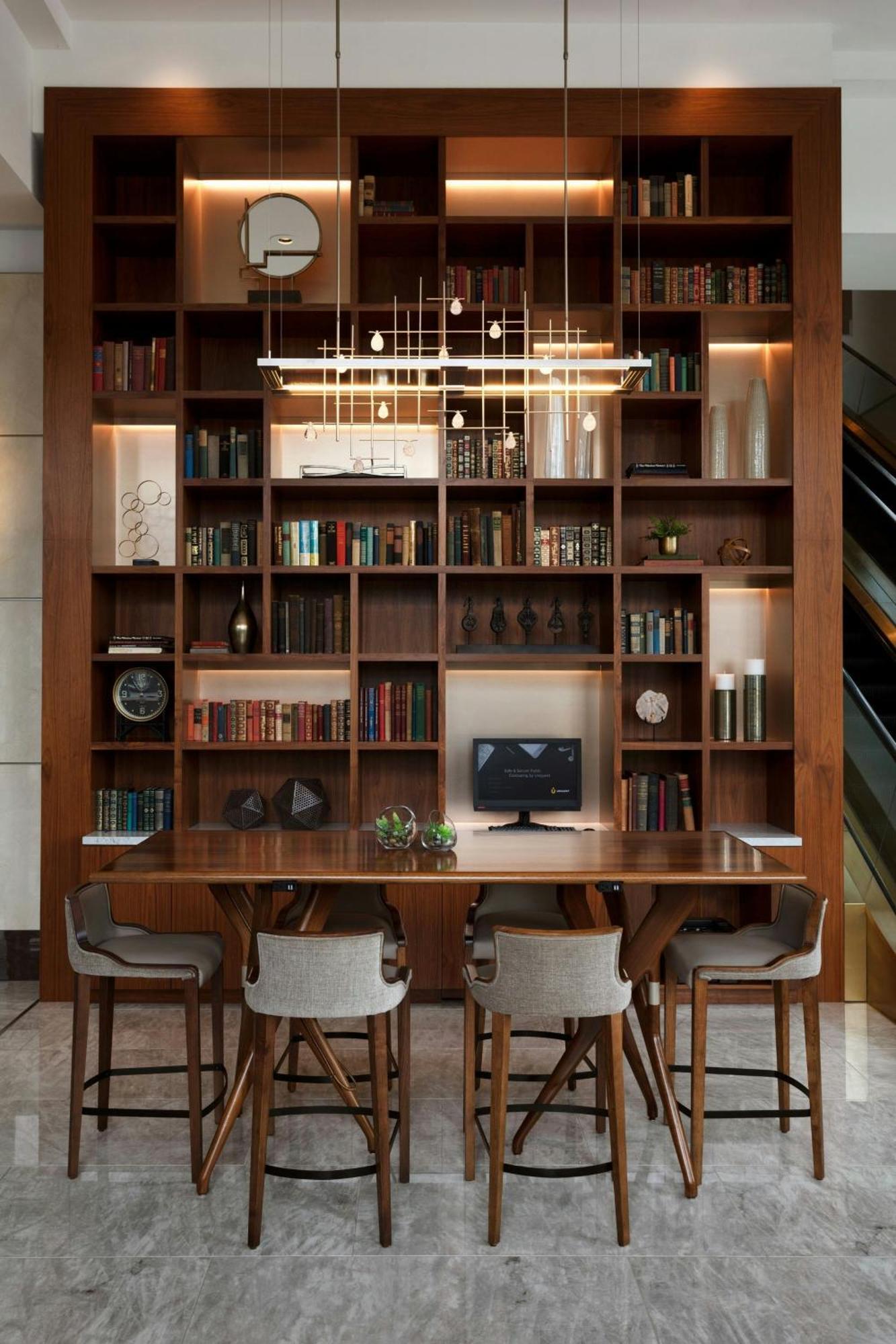 Marriott Downtown At Key Tower 4*