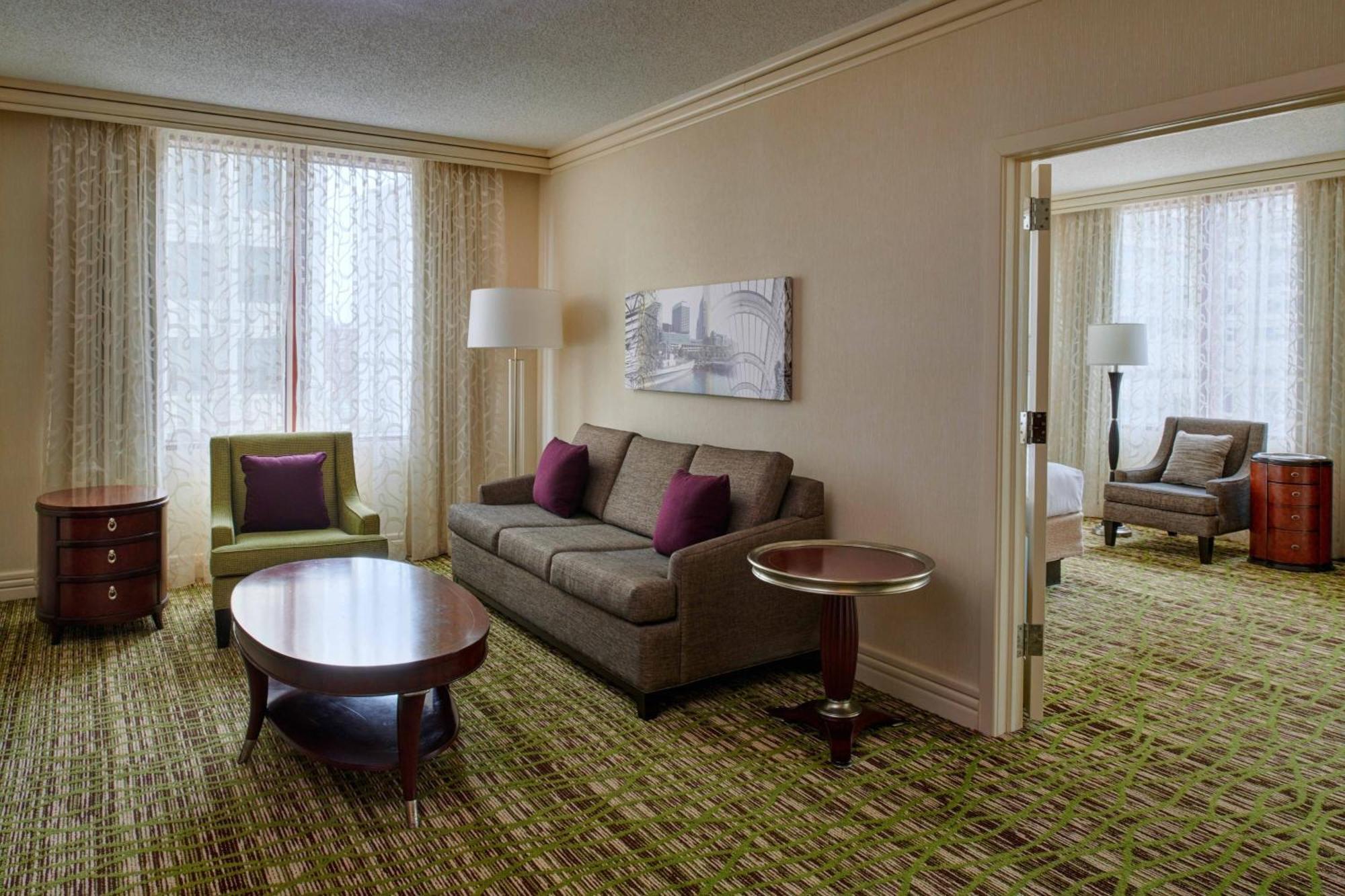 Hotel Marriott Downtown At Key Tower 4*