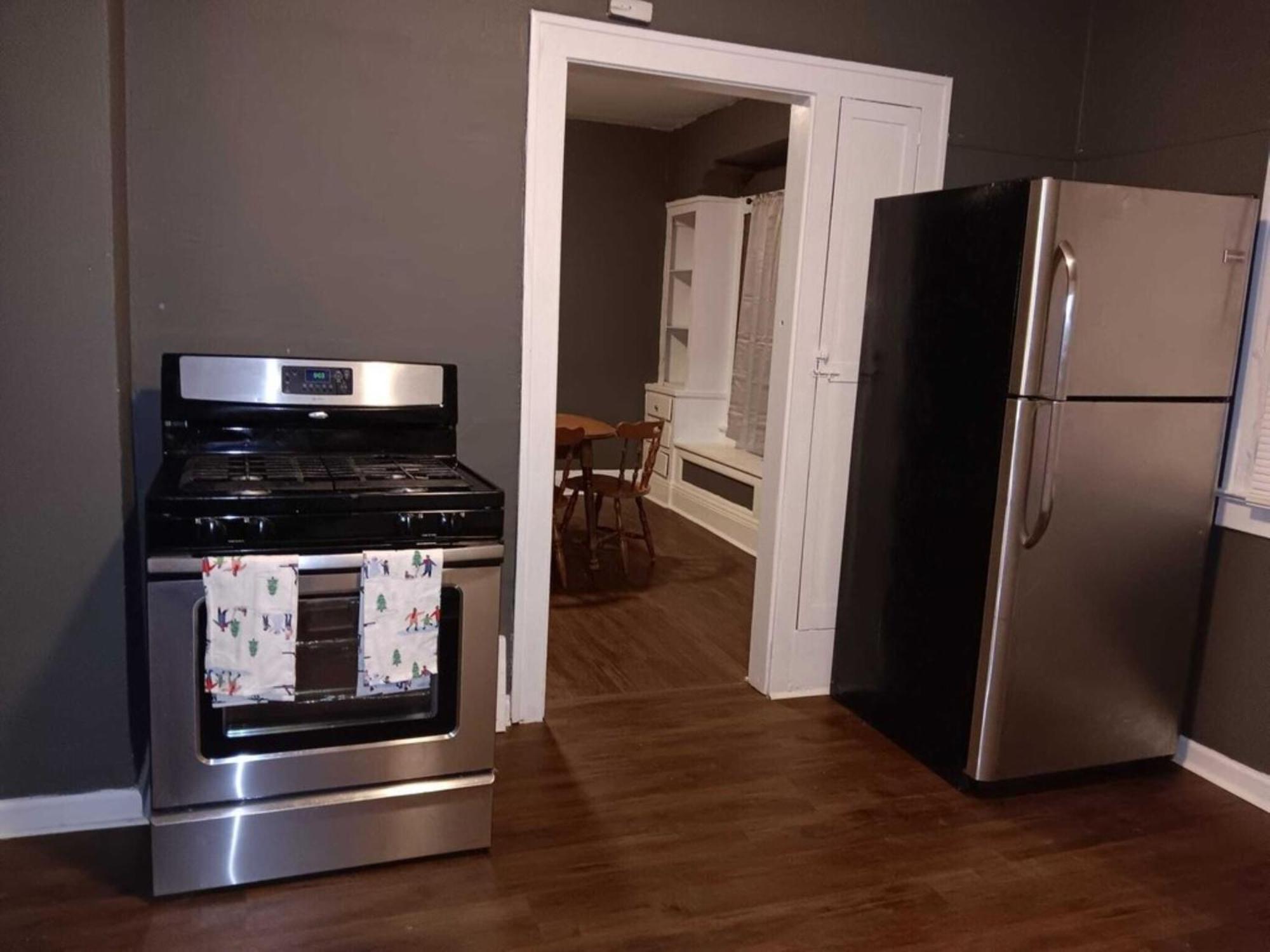 Experience A Near Clinic & Parks Apartment *
