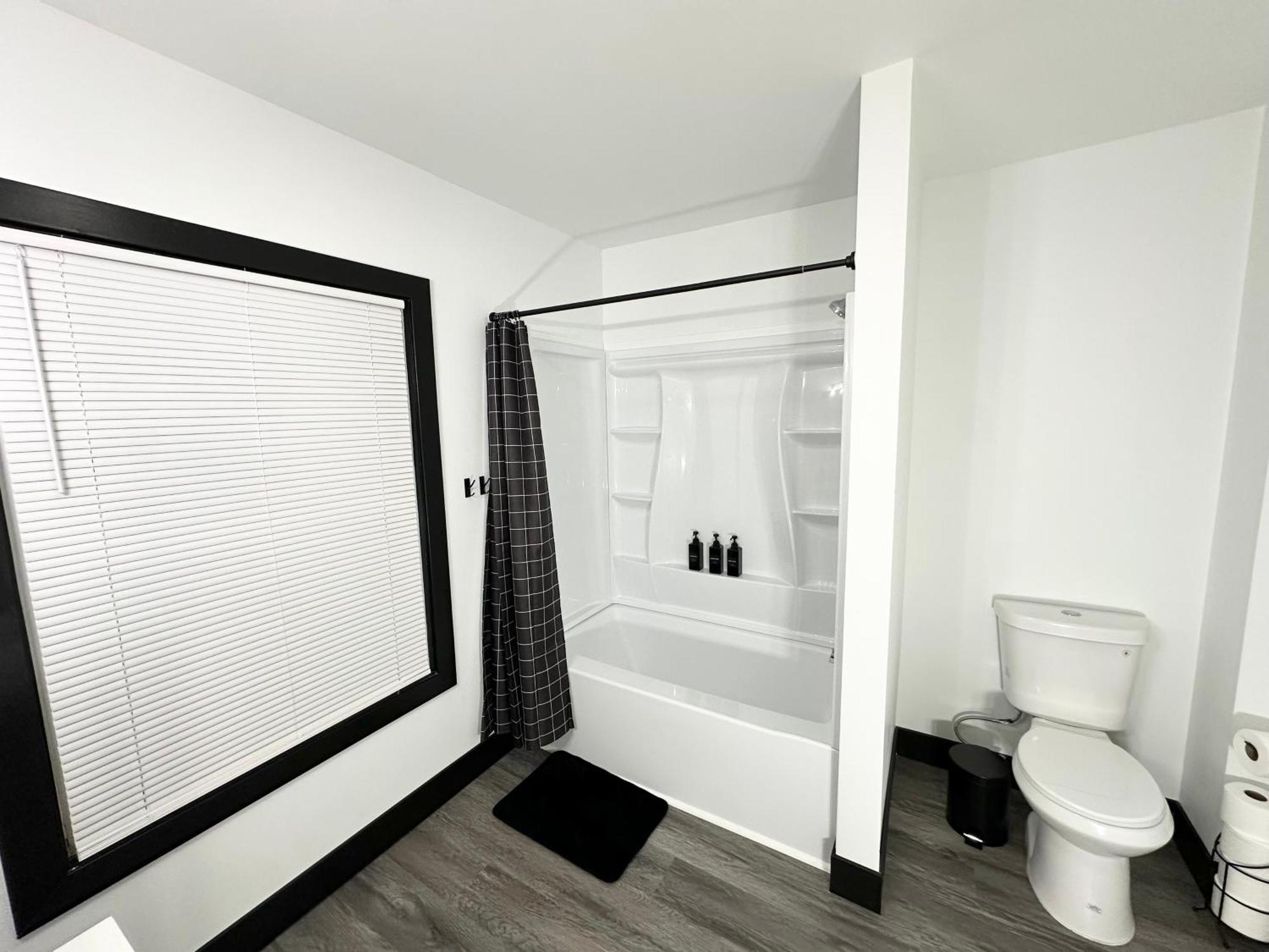Apartment Fully Renovated Modern 4bedroom 3bath Close To Downtown Fully Furnished Cleveland