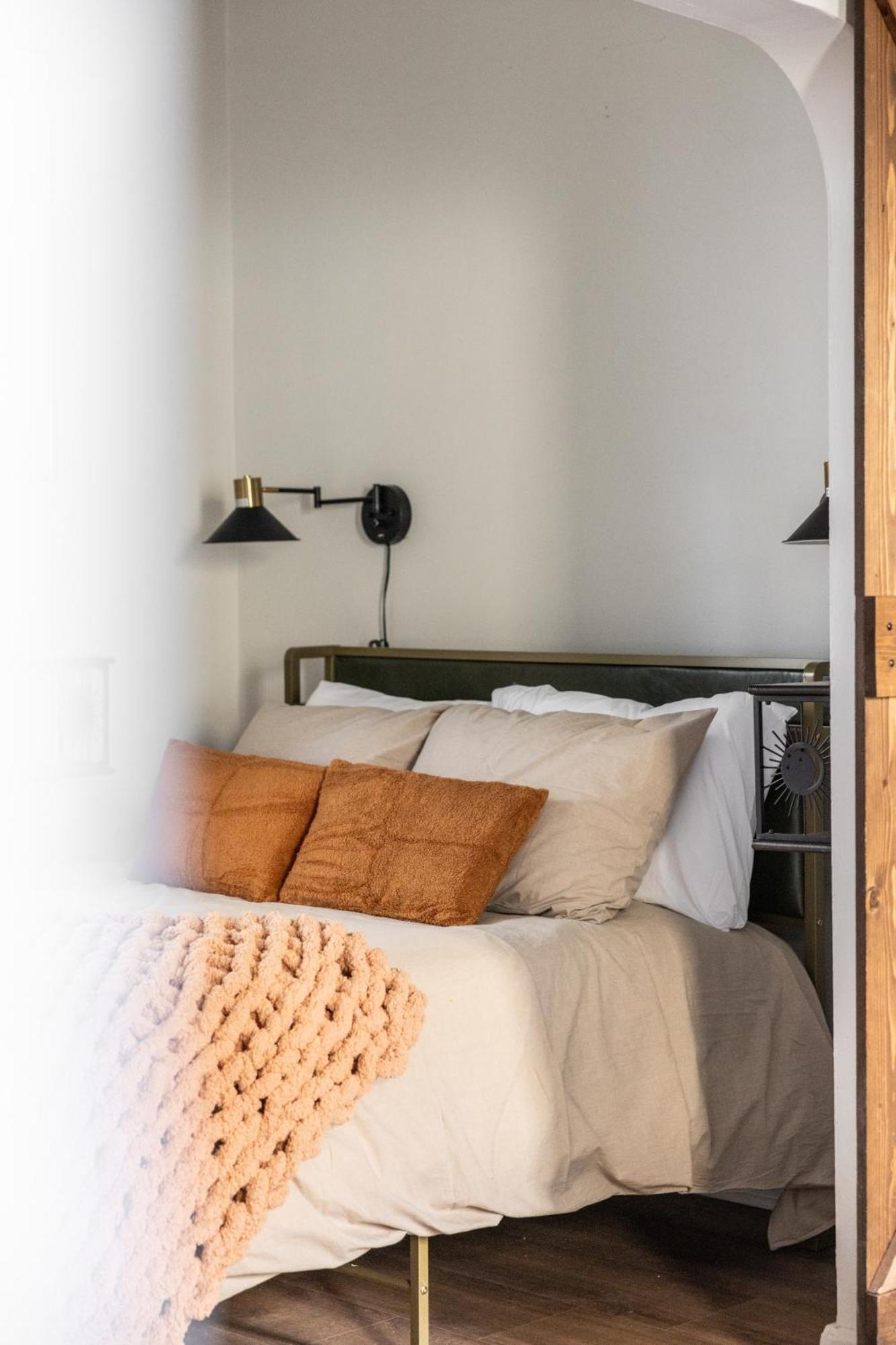 Apartment Mid-century Modern Retreat In Little Italy