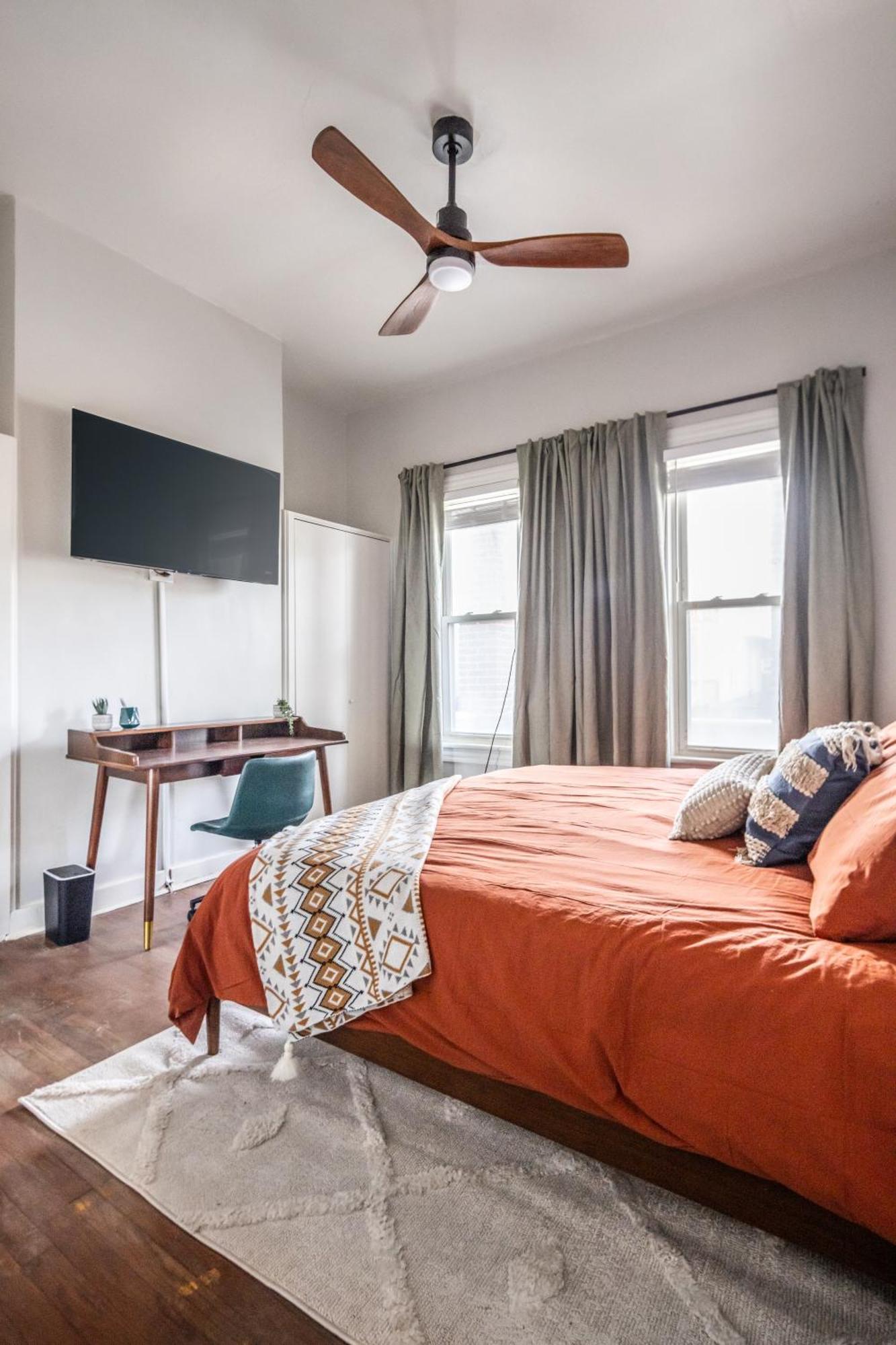 Apartment Mid-century Modern Retreat In Little Italy Cleveland