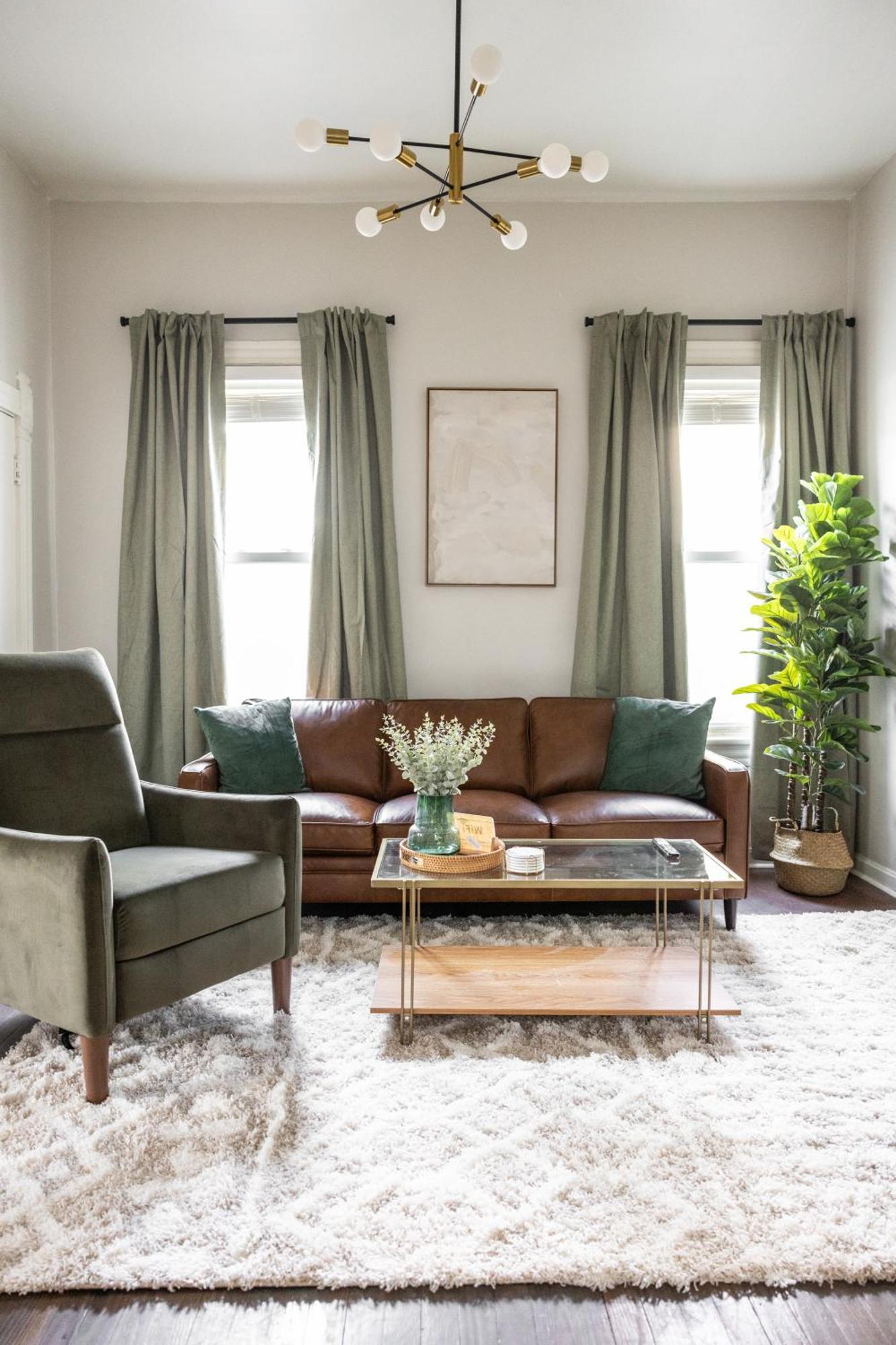 Mid-century Modern Retreat In Little Italy Apartment *