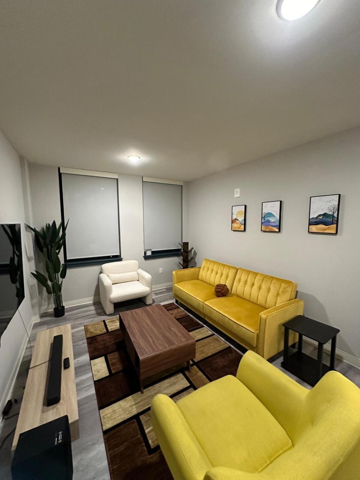 Relaxing Playhouse Square Apartment *