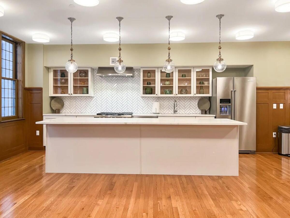Relaxing Playhouse Square Apartment