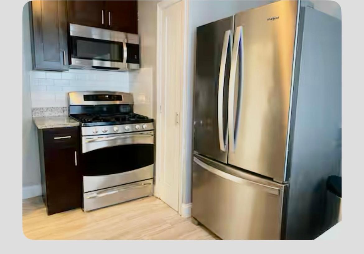 Cozy, Upstairs Pets Welcome With Fee Family Friendly Close To Everything *
