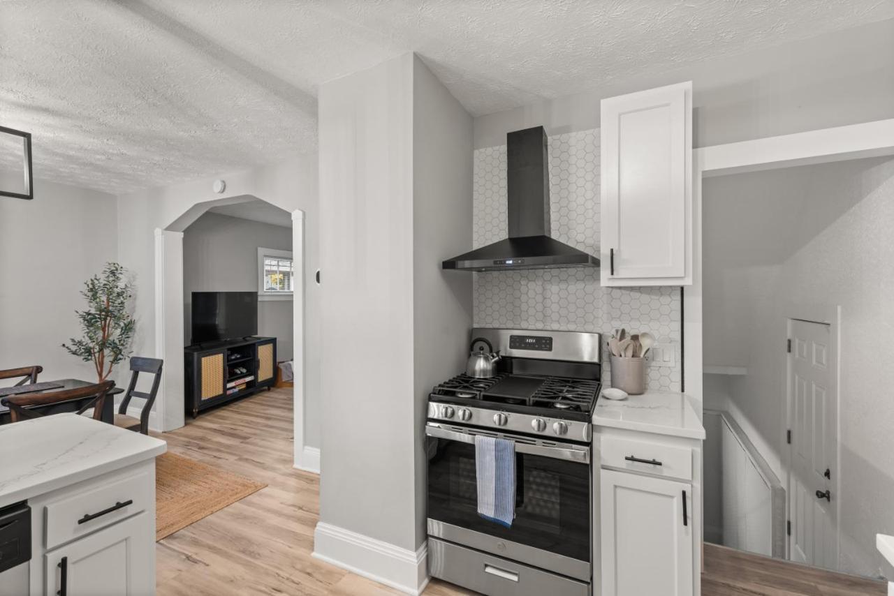 Newly Renovated And Designed Near Downtown Holiday home