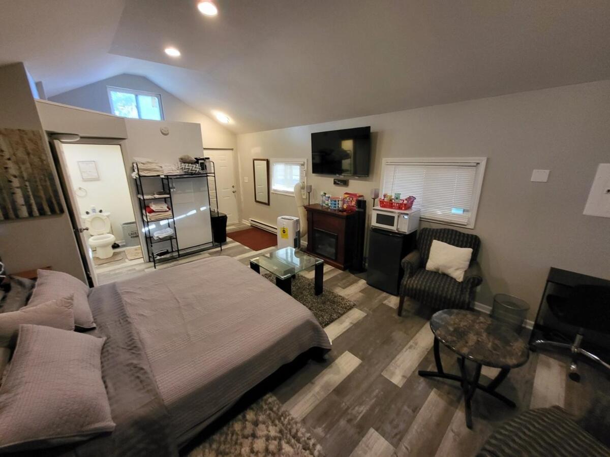 Adorable Crown Royal Presidential Fitness Rm Holiday home Cleveland