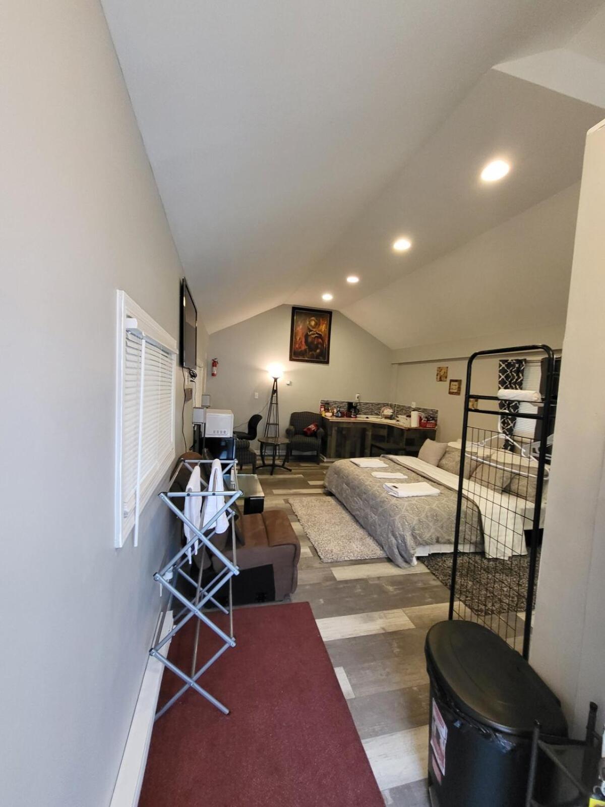 Adorable Crown Royal Presidential Fitness Rm