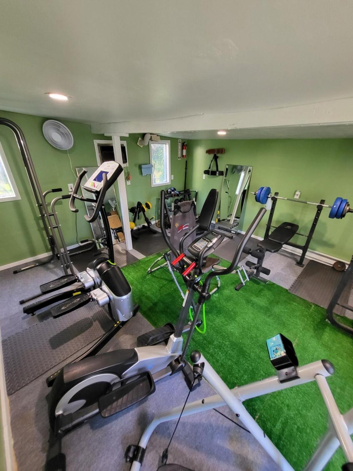 Holiday home Adorable Crown Royal Presidential Fitness Rm Cleveland