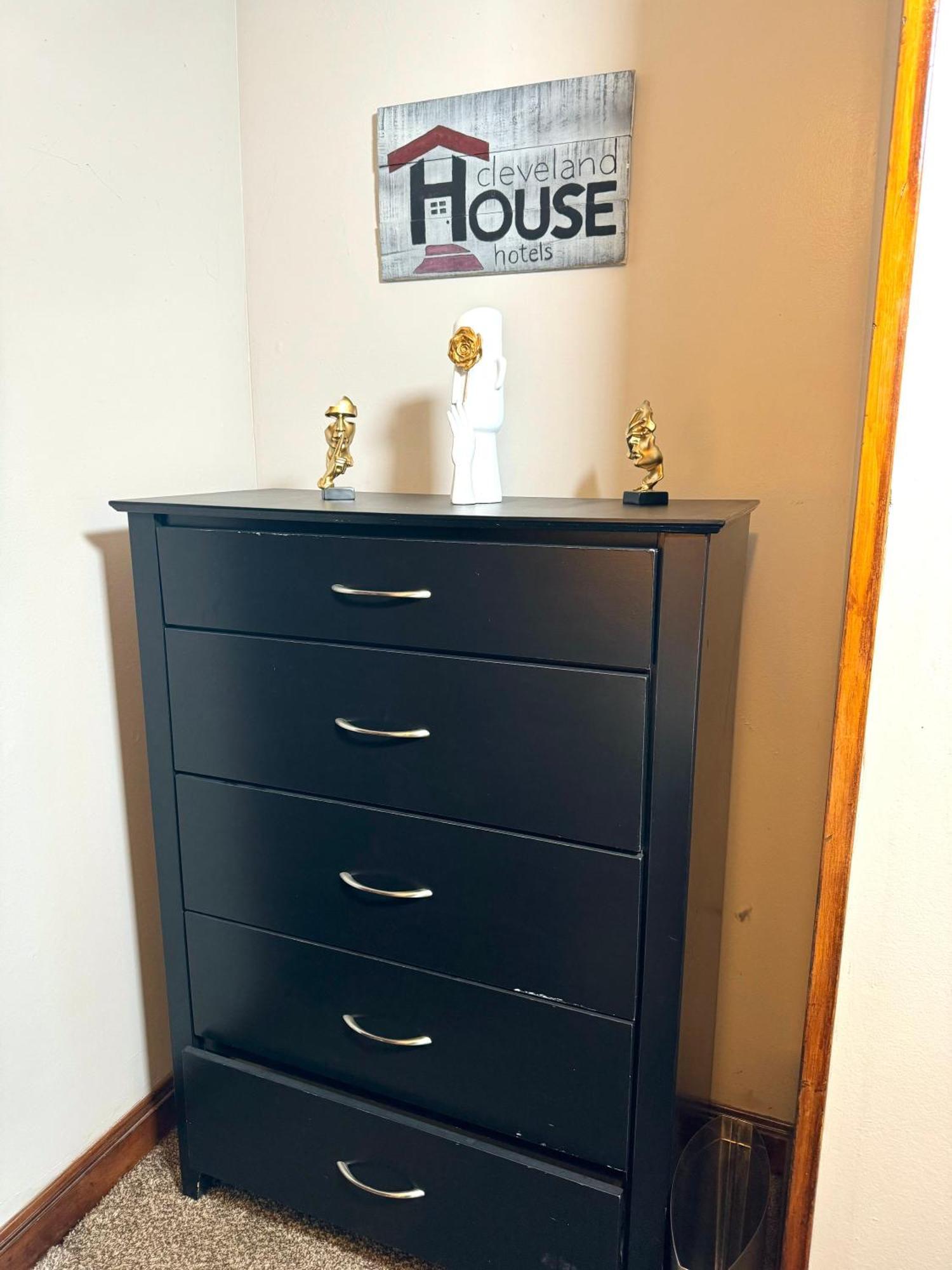 The House Hotels-5 Mins From Downtown-w45th1 Lower Holiday home Cleveland