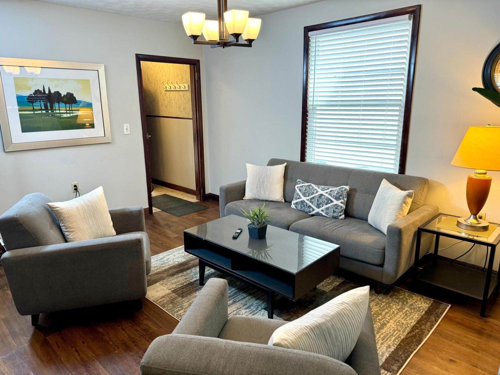 The House Hotels-5 Mins From Downtown-w45th1 Lower