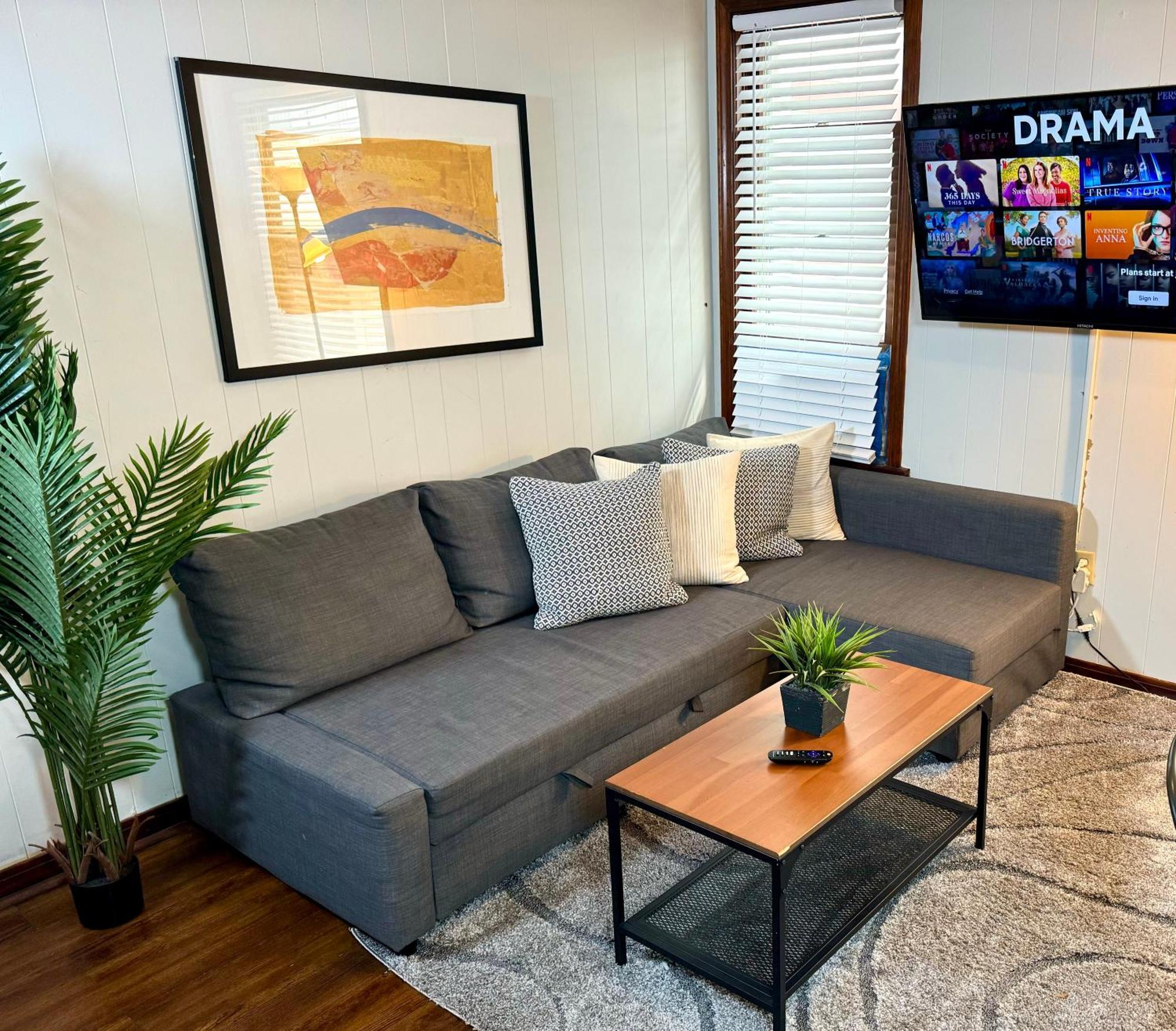The House Hotels-5 Mins From Downtown-w45th1 Lower Holiday home *
