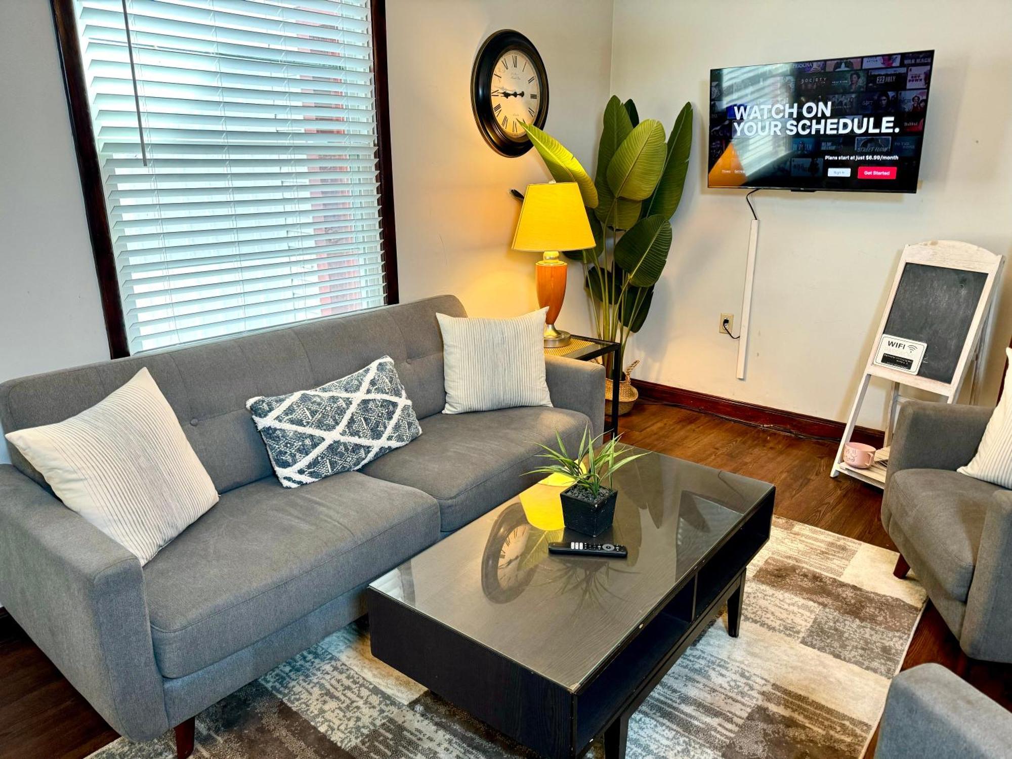Holiday home The House Hotels-5 Mins From Downtown-w45th1 Lower *