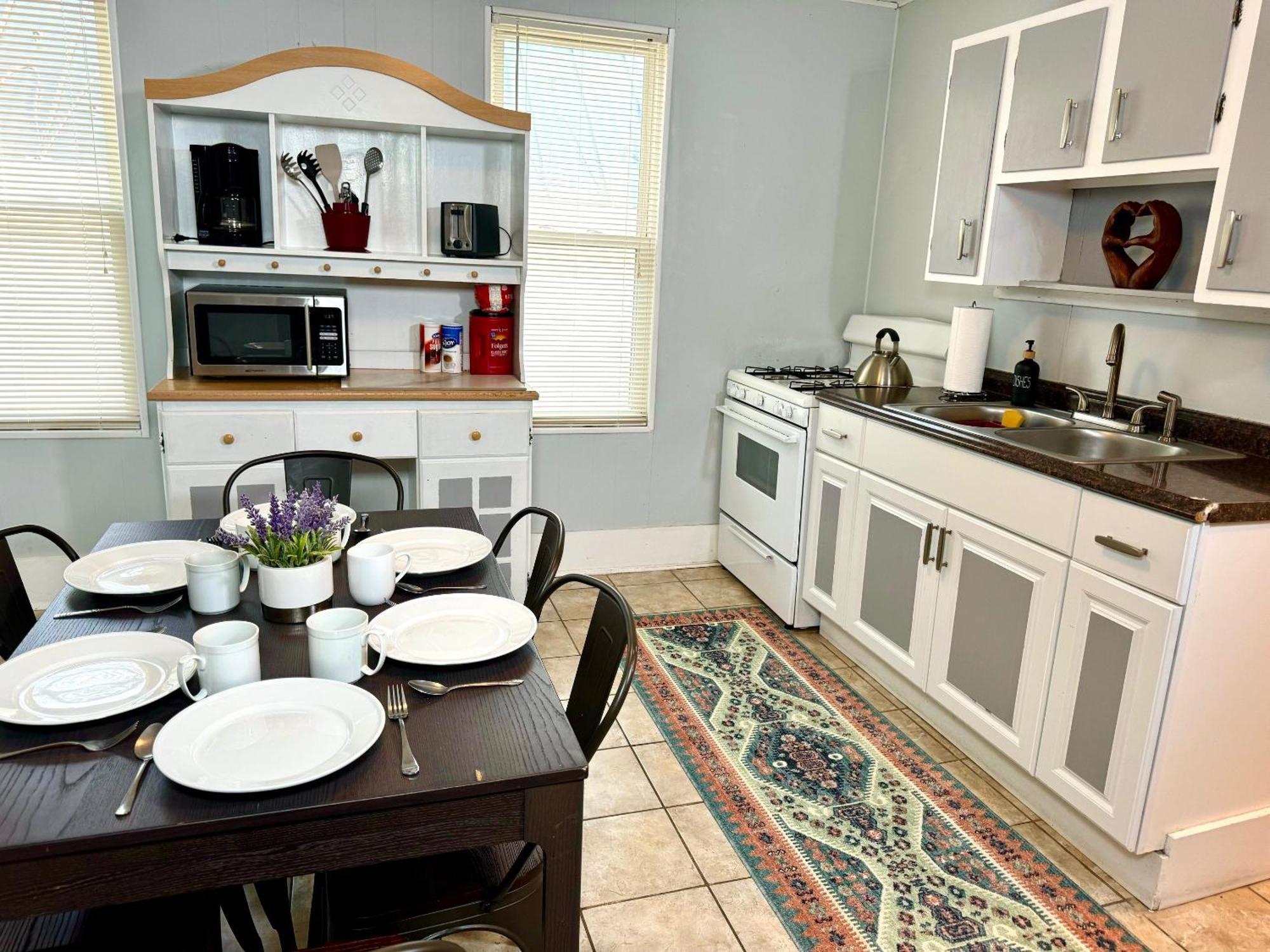 The House - Huge Ohio District - 5 Minutes From Downtown - W45th1 Upper *