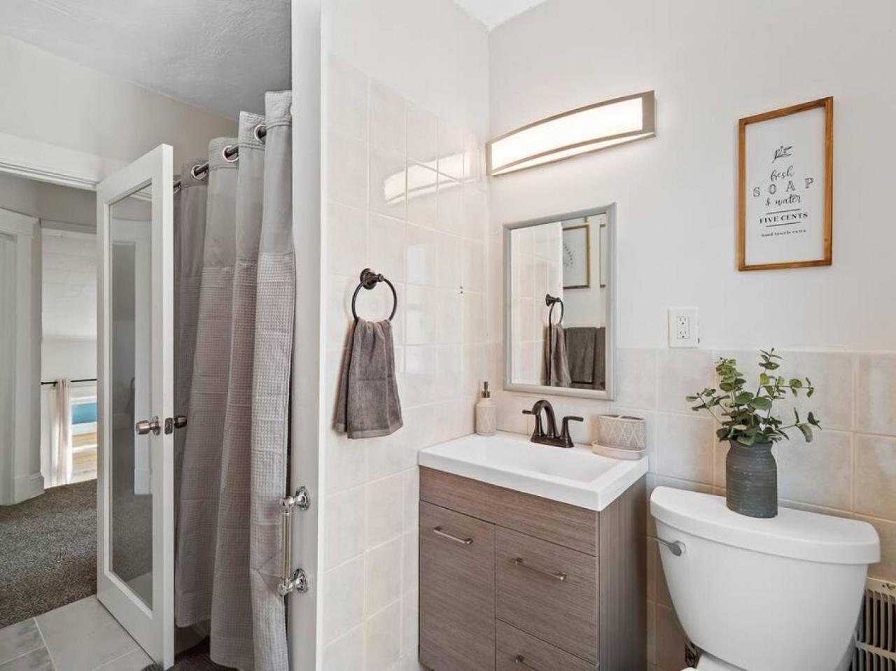 Game 7 Min To Downtown Cle Holiday home *