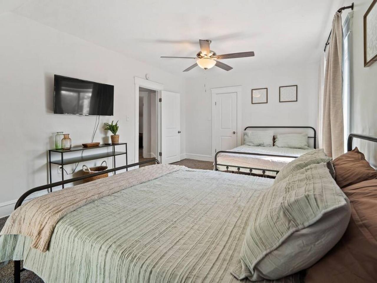 Game 7 Min To Downtown Cle Holiday home *