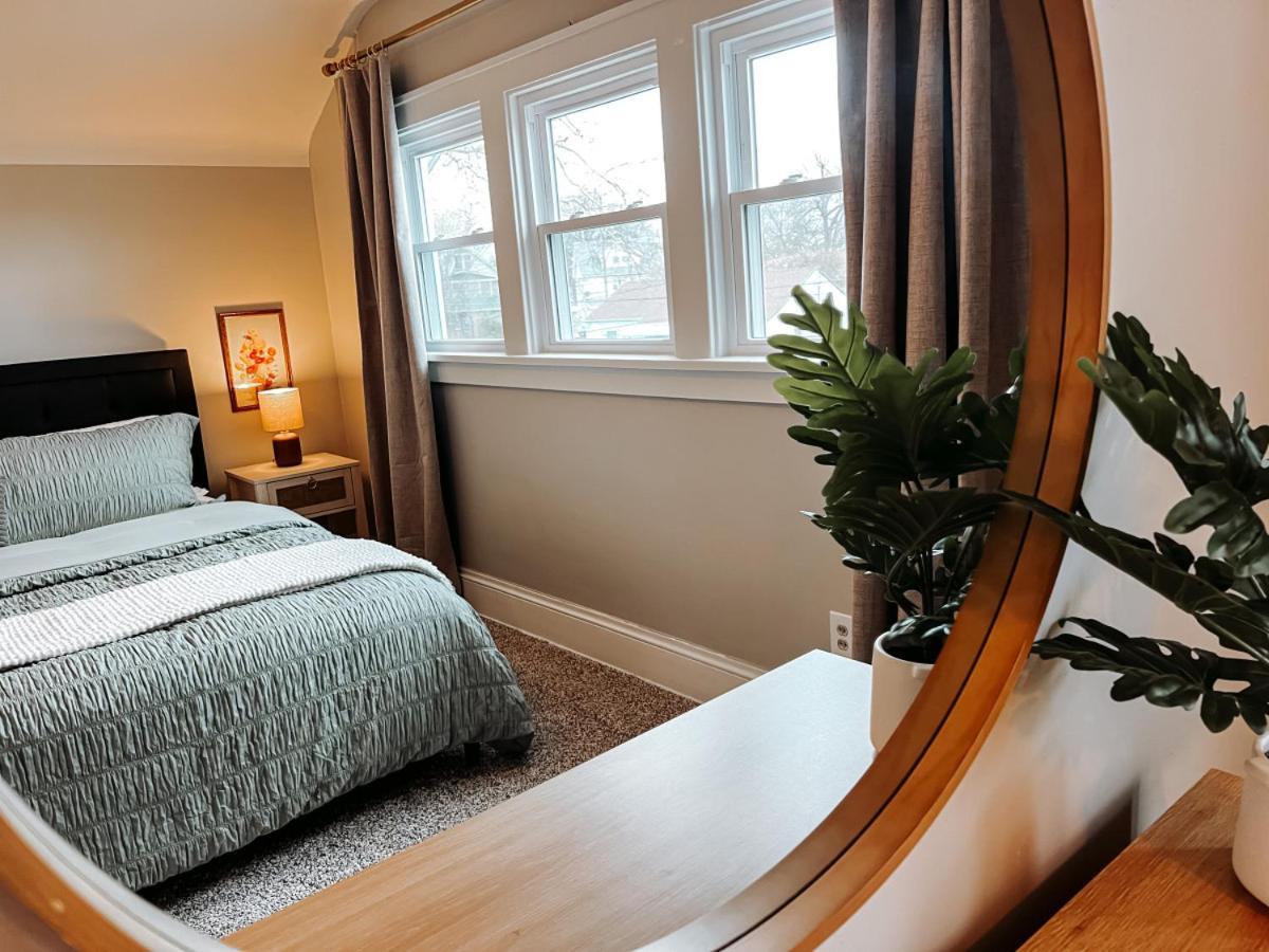 Large 4 Bedroom Recently Renovated With Hot Tub *