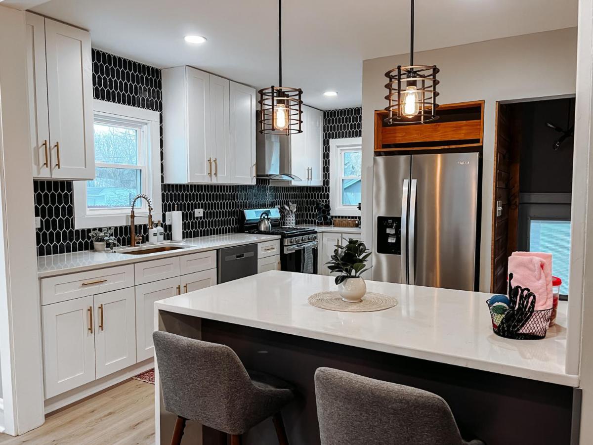 Large 4 Bedroom Recently Renovated With Hot Tub
