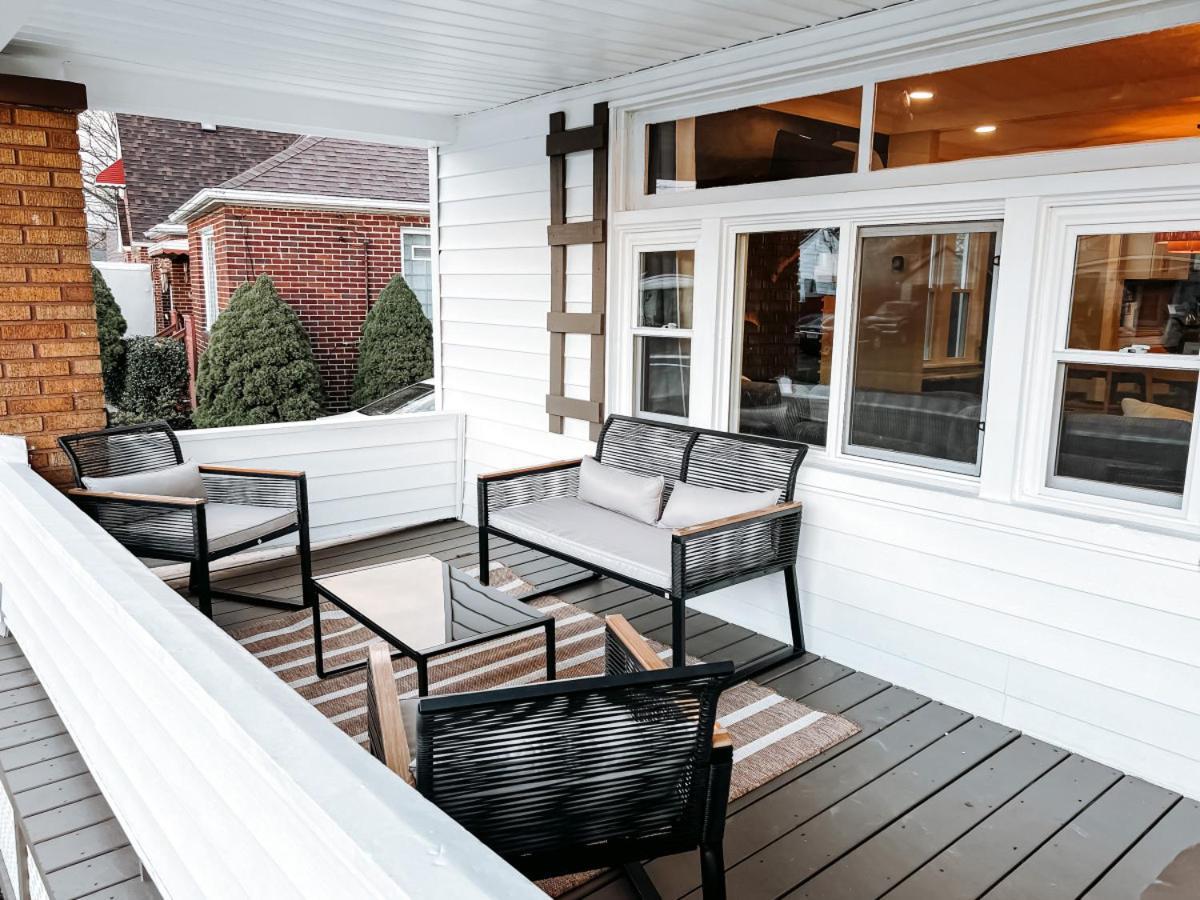 Large 4 Bedroom Recently Renovated With Hot Tub Holiday home *