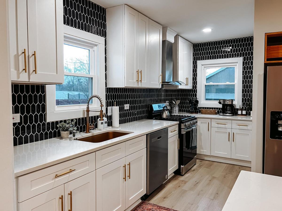 Holiday home Large 4 Bedroom Recently Renovated With Hot Tub Cleveland