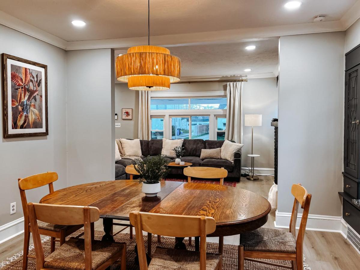 Large 4 Bedroom Recently Renovated With Hot Tub *