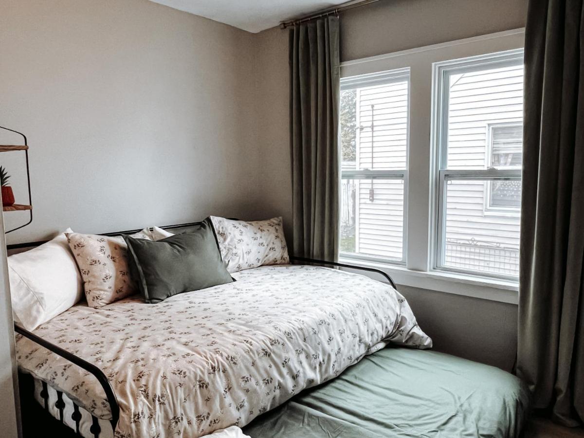 Holiday home Large 4 Bedroom Recently Renovated With Hot Tub