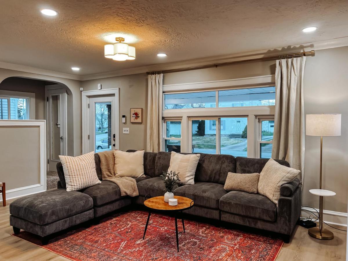 Holiday home Large 4 Bedroom Recently Renovated With Hot Tub