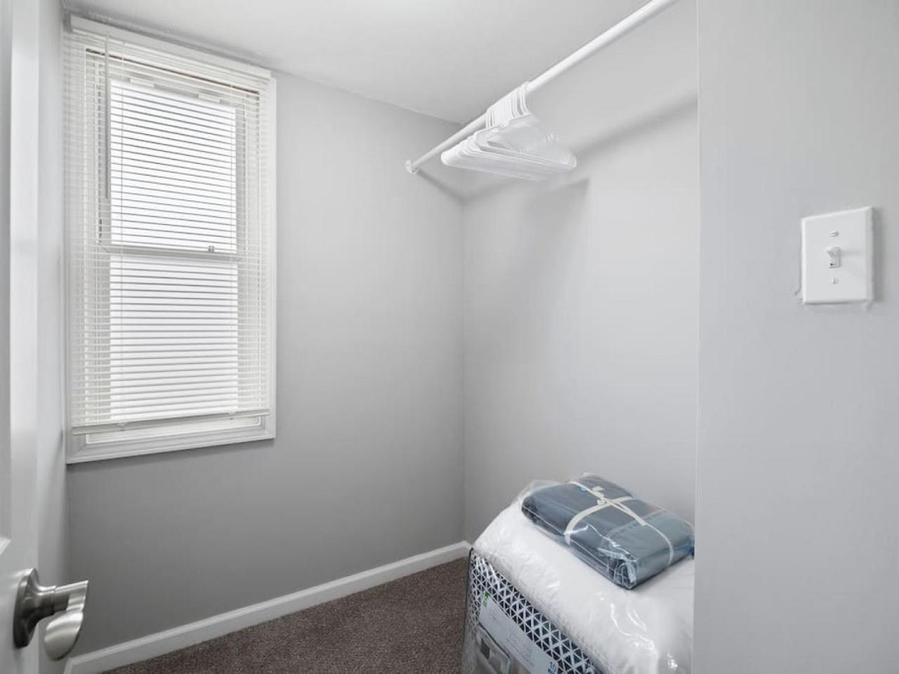 Large Remodeled 4 Bedroom Only 7 Minutes To Downtown Holiday home