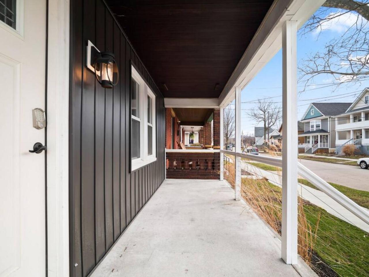 Holiday home Large Remodeled 4 Bedroom Only 7 Minutes To Downtown Cleveland