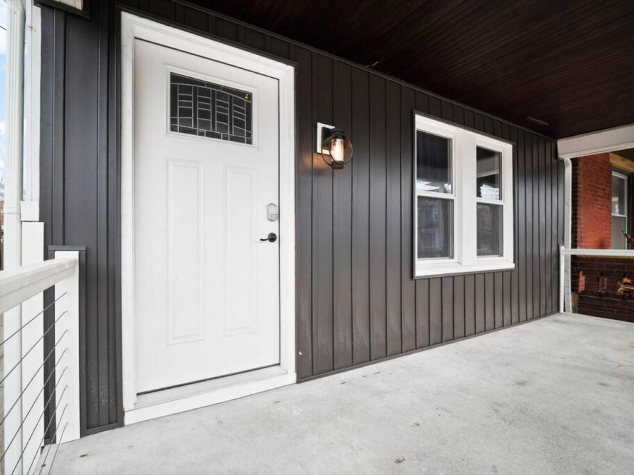 Large Remodeled 4 Bedroom Only 7 Minutes To Downtown Holiday home *