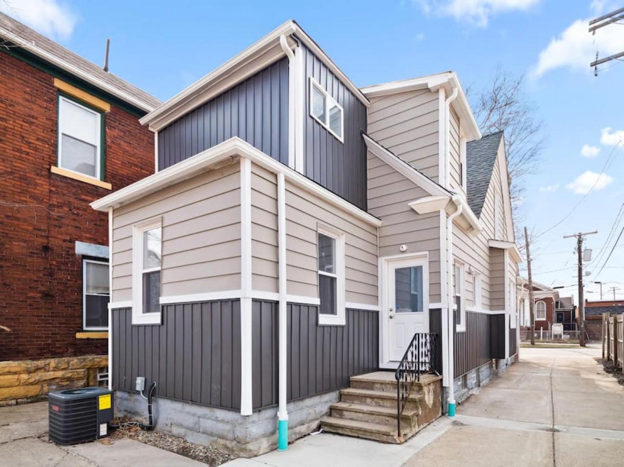 Large Remodeled 4 Bedroom Only 7 Minutes To Downtown *