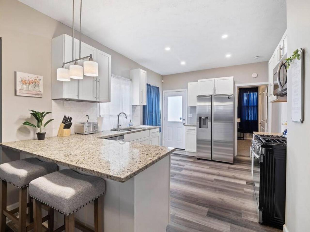 Holiday home Large Remodeled 4 Bedroom Only 7 Minutes To Downtown