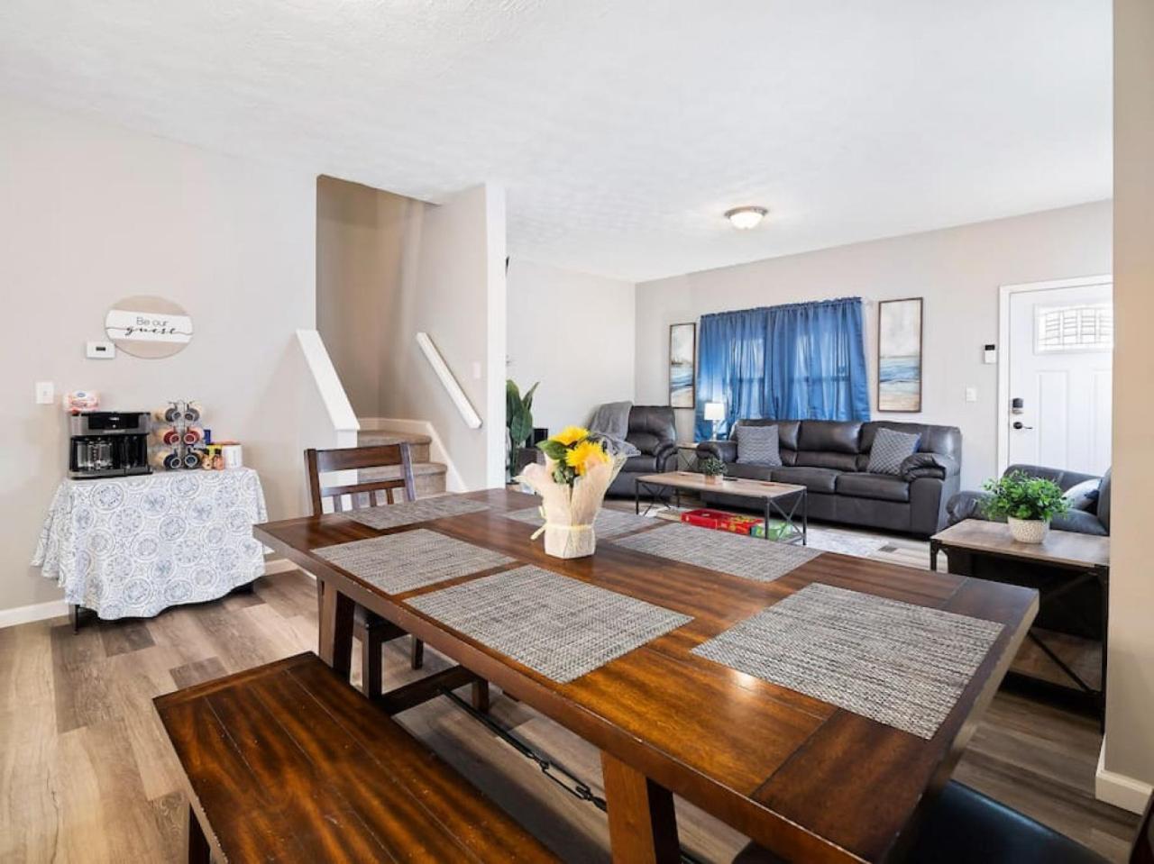 Holiday home Large Remodeled 4 Bedroom Only 7 Minutes To Downtown