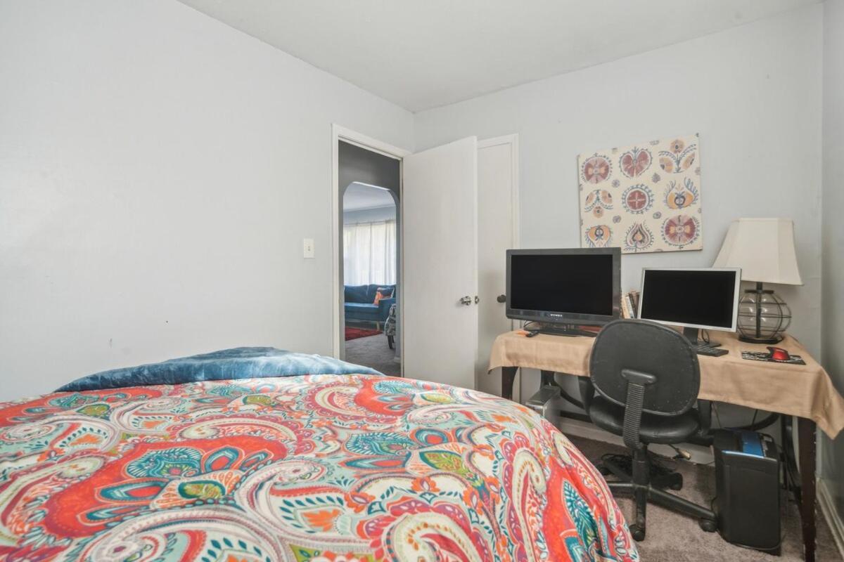 Cozy Two Bedroom One Bath Holiday home Cleveland