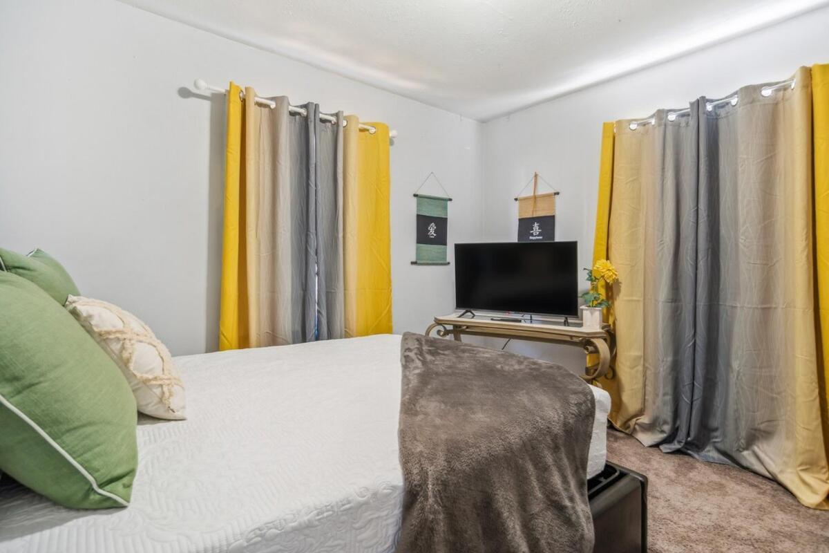 Cozy Two Bedroom One Bath Holiday home
