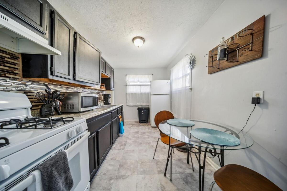 Cozy Two Bedroom One Bath Holiday home