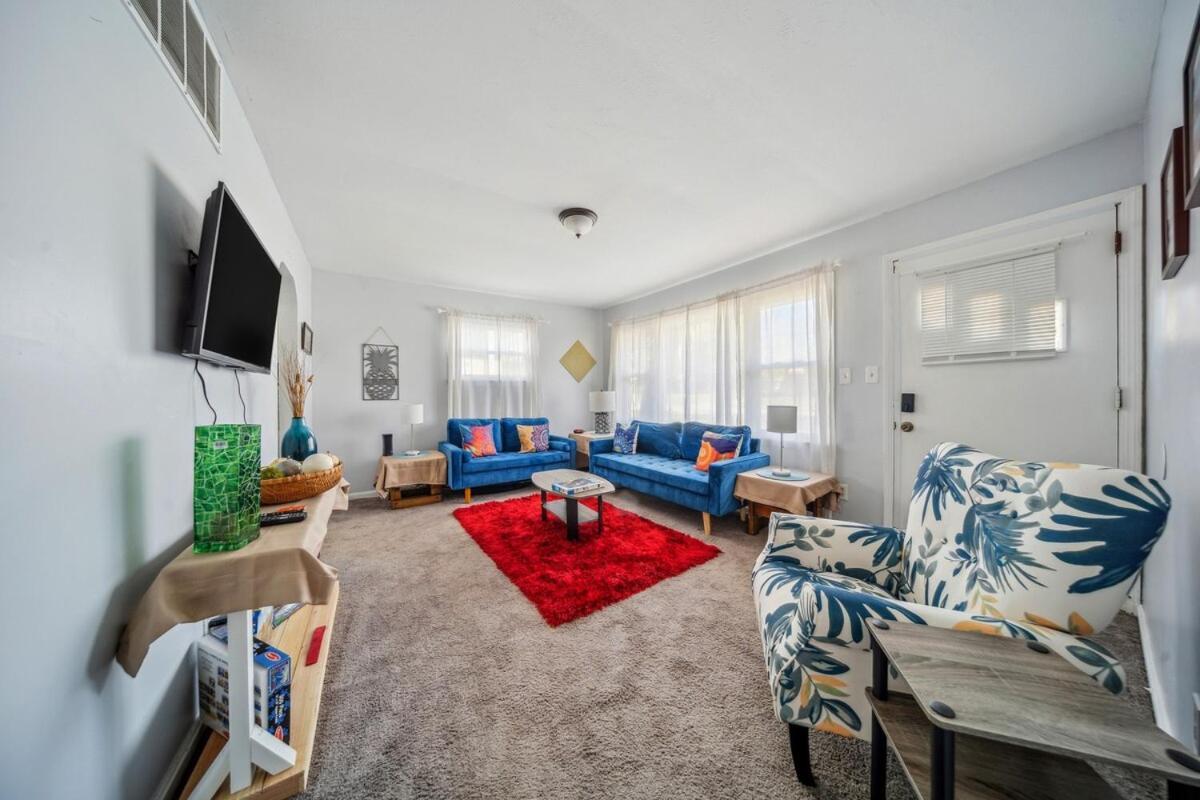 Cozy Two Bedroom One Bath * Cleveland