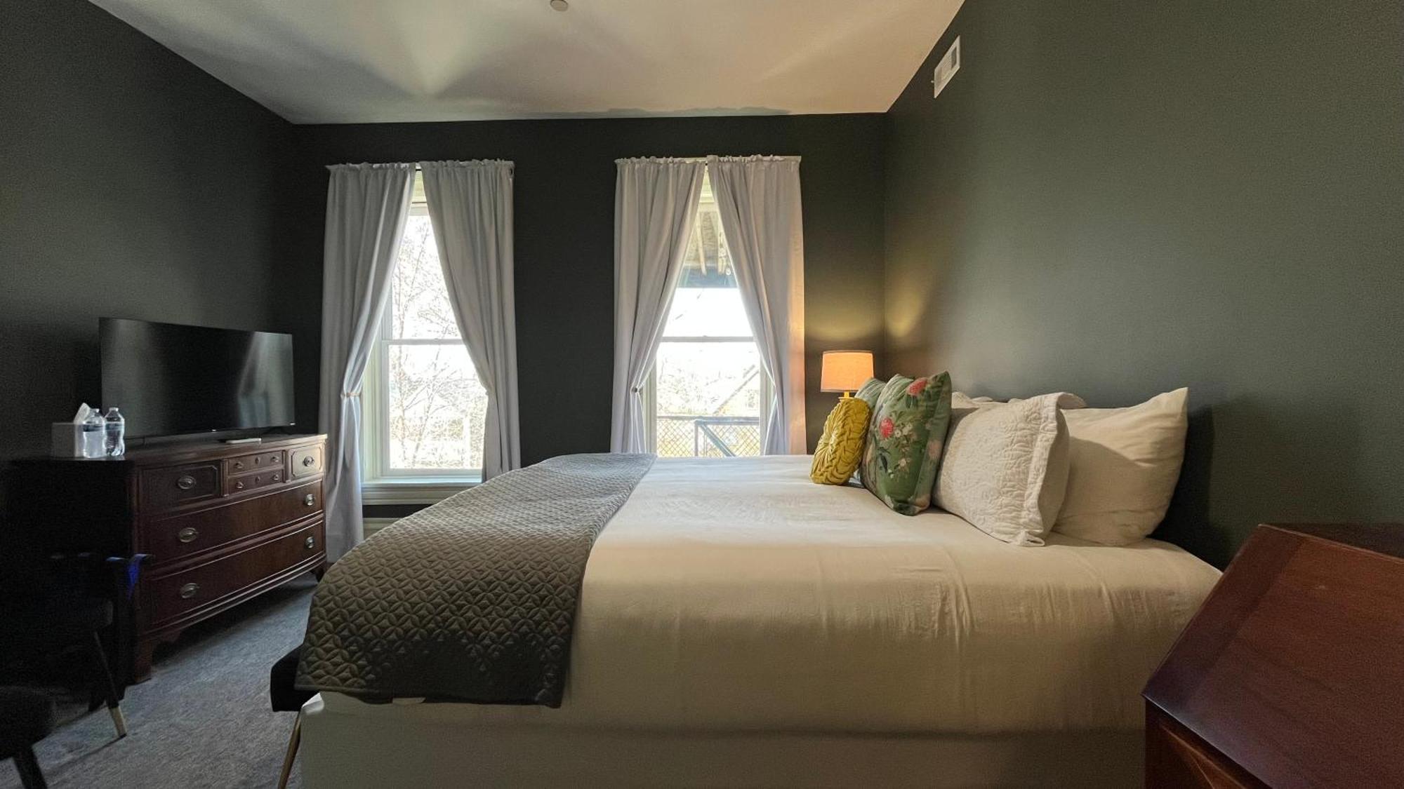 Stone Gables Hotel