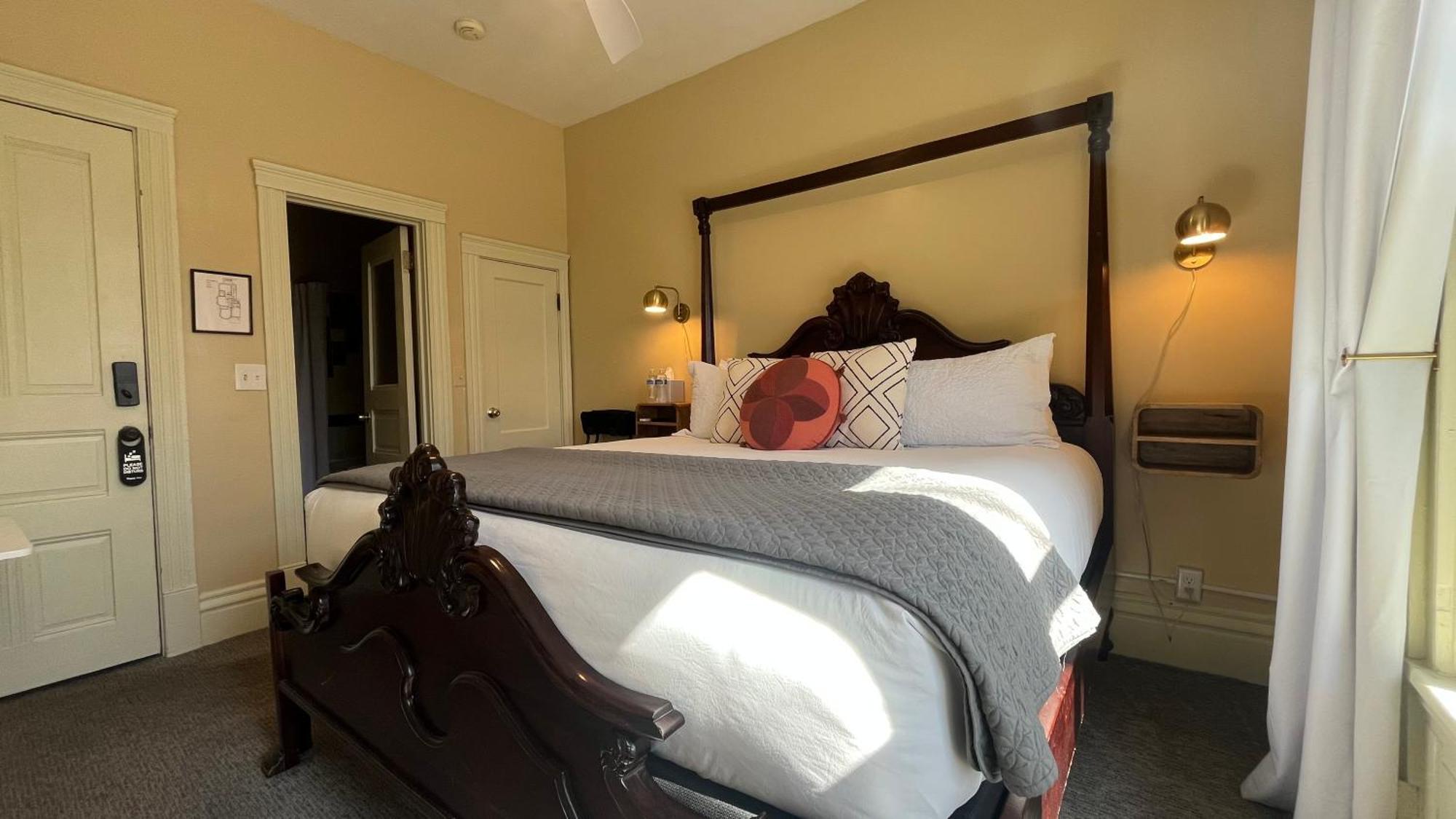 Hotel Stone Gables Cleveland