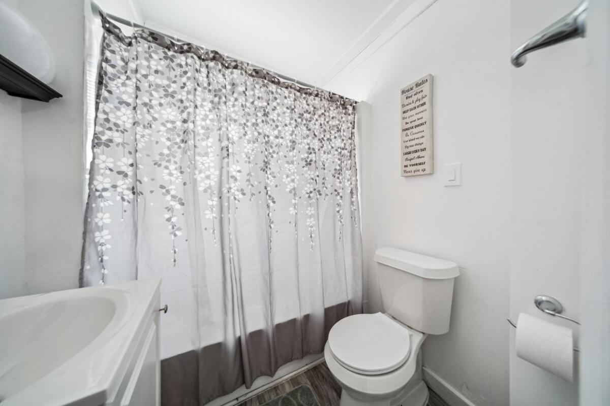 3 Bedroom 1 Bath In Holiday home *