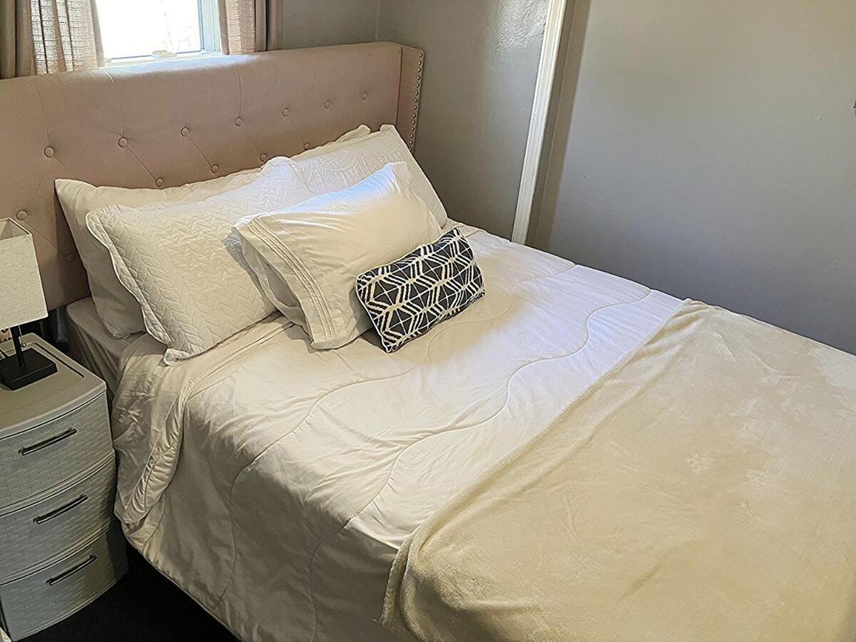 3 Bedroom 1 Bath In Holiday home *