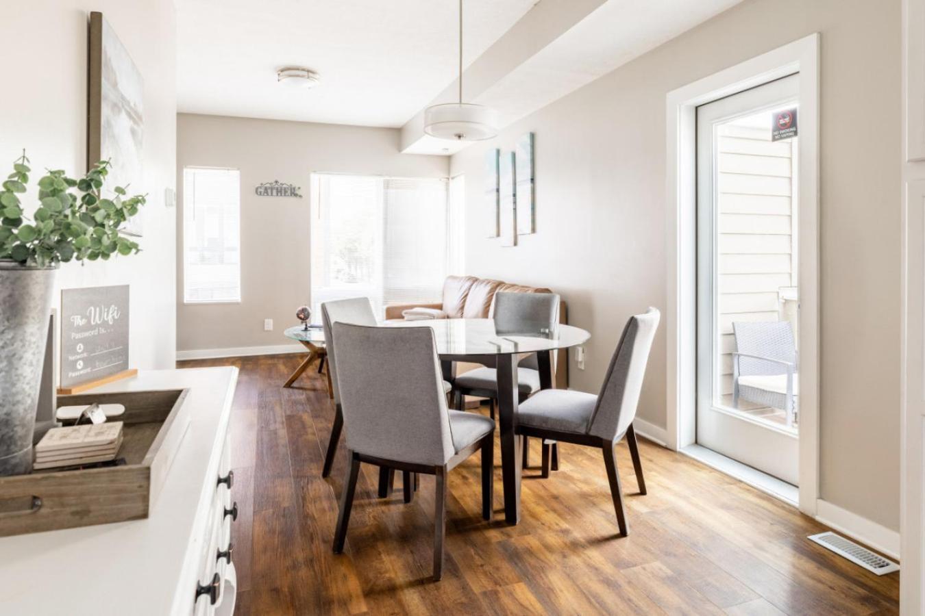 Luxury Downtown Townhome Private Garage Unit 3 Holiday home