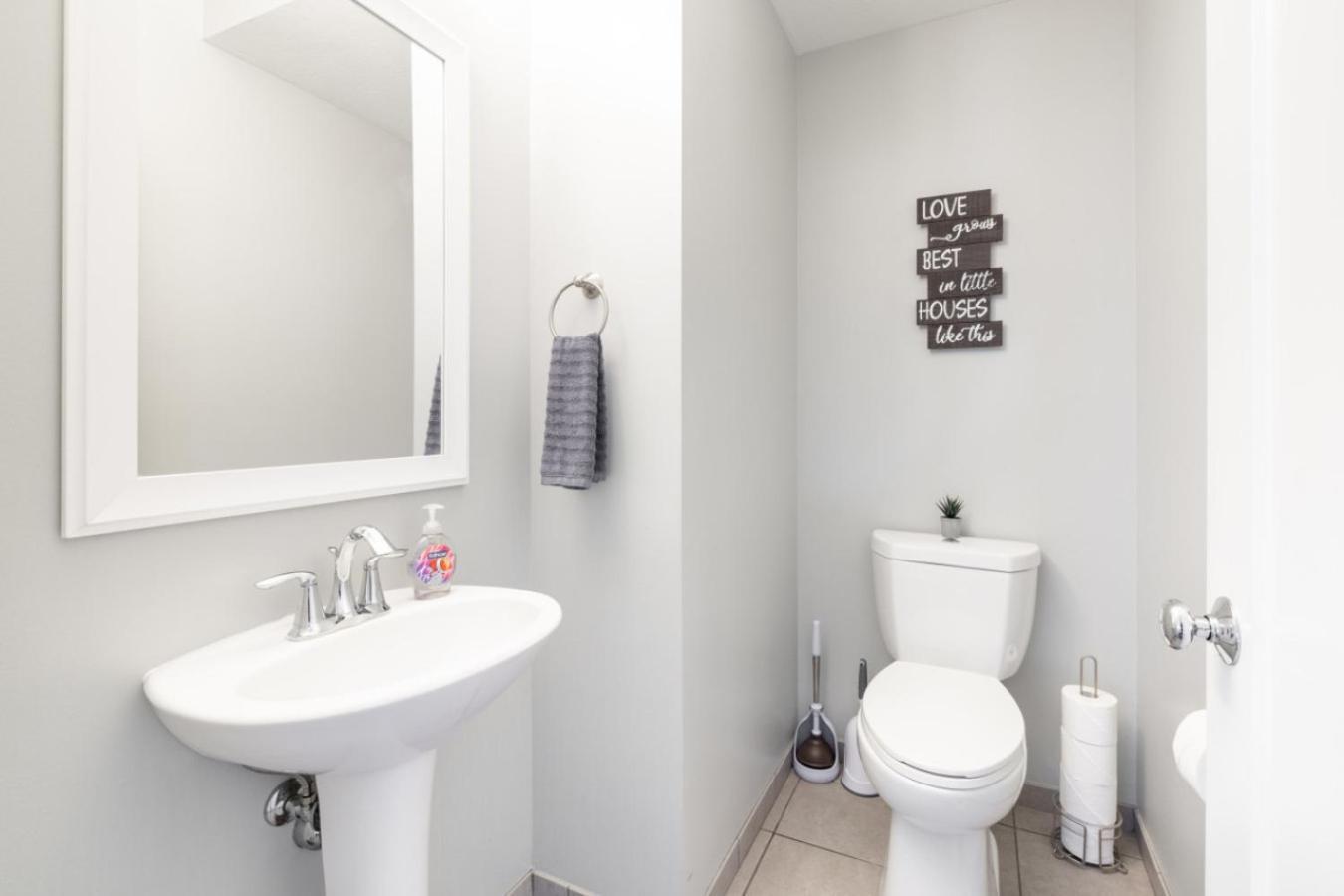 Luxury Downtown Townhome Private Garage Unit 10 Holiday home *