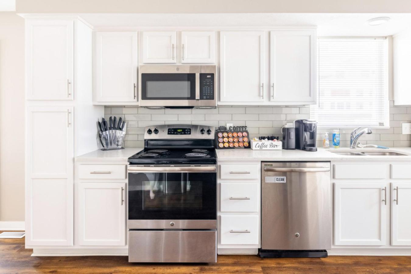 Luxury Downtown Townhome Private Garage Unit 10 Cleveland