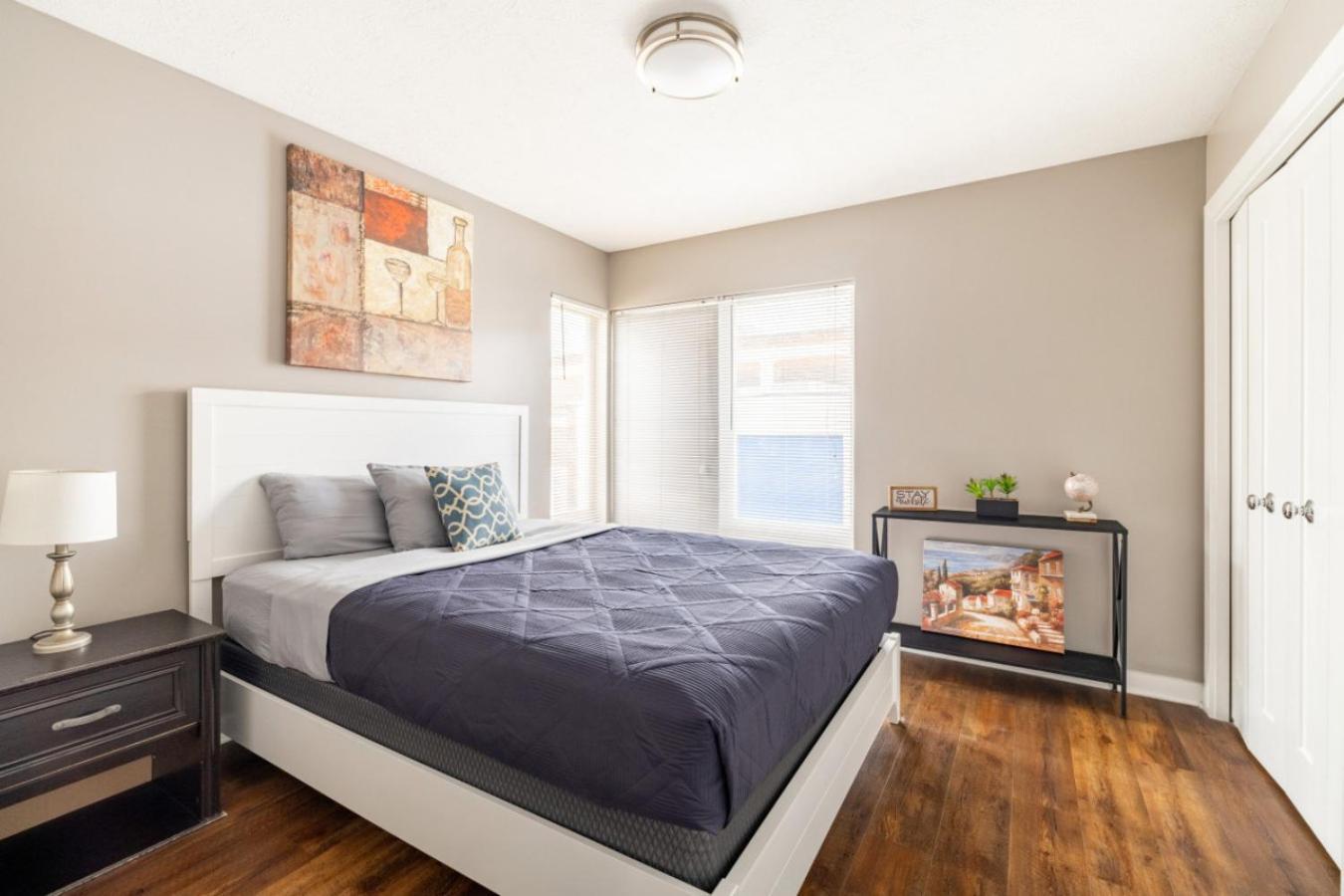 Luxury Downtown Townhome Private Garage Unit 3 Holiday home