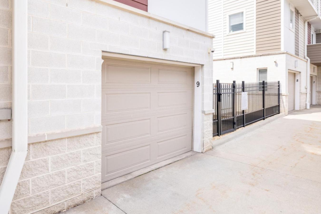 Luxury Downtown Townhome Private Garage Unit 10